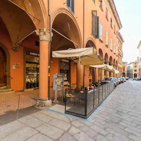 Castiglione - Angolo Delle Dame * Bolonia